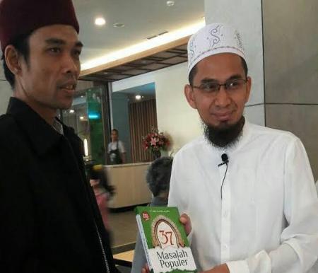 Ustaz Adi Hidayat (kanan) bakal berceramah di Mesjid Raya Annur Provinsi Riau (foto/int)